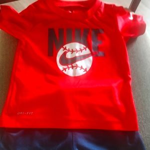 New without tage Nike 18 month outfit